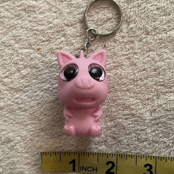 Pig stress relief and fidget keychain - Picture 4 of 4